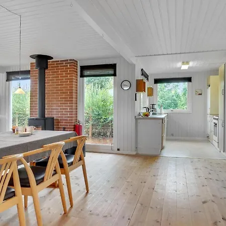 Stunning In With Kitchen 펜션