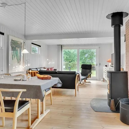 Stunning In With Kitchen 펜션 아센스